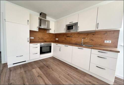 Küche mit Einbauküche - 2 Zimmer Terrassenwohnung in Oldenburg