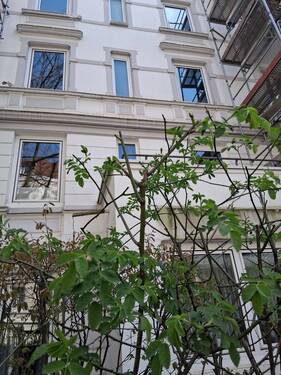 1 Obergeschoss - Mini Dachterrasse , ca.5,5 m2 - zu verkaufen - freie Eigentumswohnung - 1 OG - zauberhaft - Dielen Stuck - kleine Dachterrasse - bezugsfertig