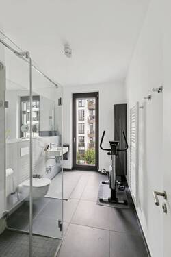 Bad mit Dusche - 