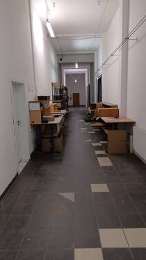 Erstes OG im Bürogebäude - 