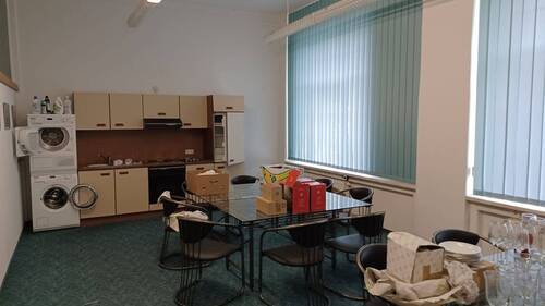 Zweites OG im Bürogebäude - 