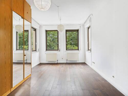 Ess-/ Arbeitszimmer - 