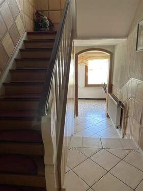 Flur Erdgeschoss - 8 Zimmer Einfamilienhaus in Mörschied