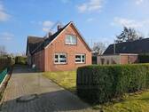Straßenansicht links - 8 Zimmer Mehrfamilienhaus, Wohnhaus zum Kaufen in Weener