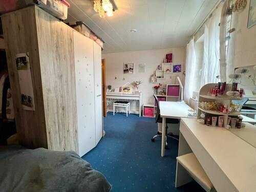 Kinderzimmer 4 Blick Richtung Schrank - 