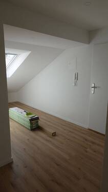 Eingangsbereich mit Garderobe / Arbeitsplatz... - 
