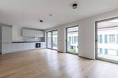 Wohnbereich - CLEVER Teilmöblierte 2-Zimmer-Wohnung mit Balkon in der Menterschwaige - NeubauErstbezug