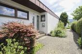 Fußweg Eingang - 4 Zimmer Bungalow in Balingen