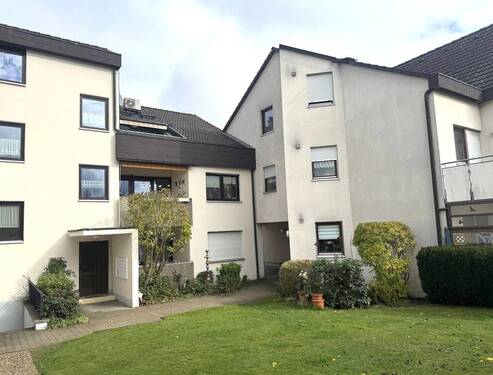 Außenansicht Süd.jpg - Großzügige und helle 3,5-Zimmer-Wohnung mit Südbalkon und PKW-Garage in ruhiger und beliebter Lage von Hemhofen