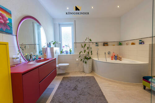 Wohlfühloase - Top sanierte 3,5-Zimmer Wohnung + 45m² Kellerraum in zentraler Lage von Stgt-Ost