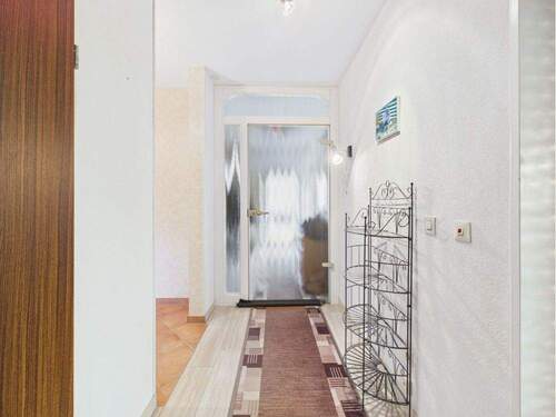 Weiter die Erdgeschossdiele entlang - 