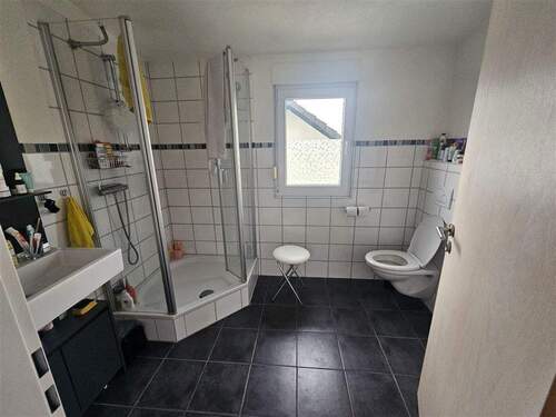 4. Wohnung - Badezimmer - 