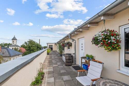 Eingangsbereich mit zusätzlicher Terrasse - 