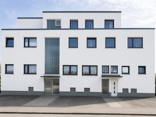  Außenansicht gestaged - 'Großzügige 6-Zimmer-Wohnung aus zwei verbundenen Einheiten mit separatem Office und Garten'