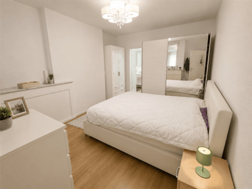  Schlafzimmer virtually gestaged - 6 Zimmer Etagenwohnung in Ulm