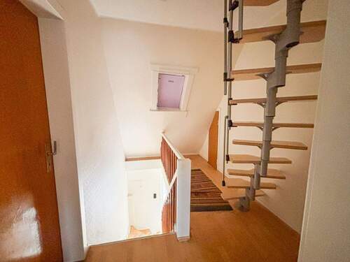 15 Hausflur - 
