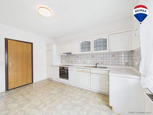 RE/MAX Immobilien DeLux Einfamilienhaus Körprich Küche - 