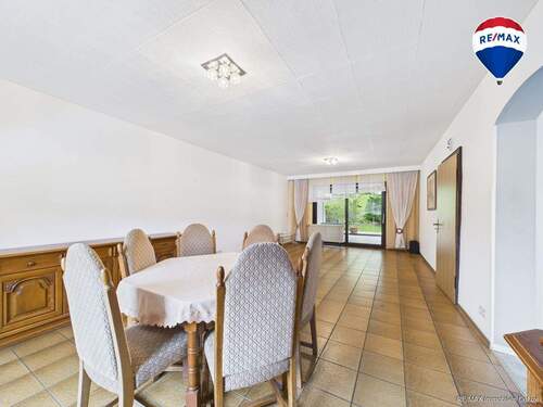 RE/MAX Immobilien DeLux Einfamilienhaus Körprich Esszimmer - 