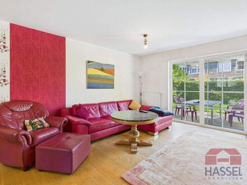 Wohnzimmer mit direktem Zugang auf die Terrasse - 