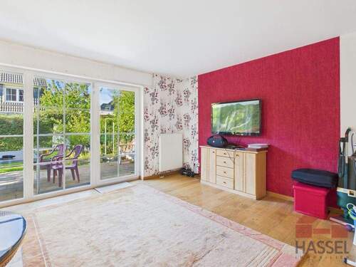 mit Platz für eine Wohnwand - 