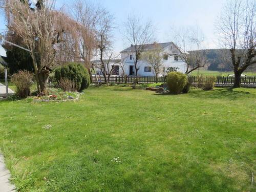 Großzügiger Garten - Einfamilienhaus mit 185,00 m&sup2; in Illschwang zum Kaufen