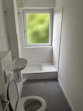 Badezimmer mit Dusche - 1 Zimmer Etagenwohnung in Elmshorn
