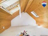 RE/MAX Immobilien DeLux Einfamilienhaus Niederlosheim Dachgeschoss - 