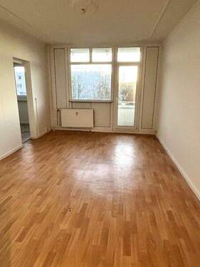 Wohnzimmer - 3 Zimmer Etagenwohnung zur Miete in Schwerin