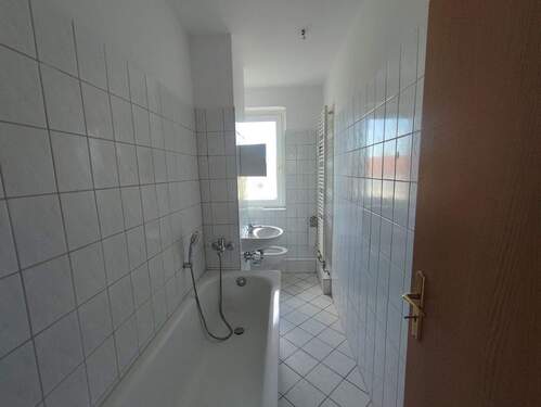 Badezimmer - Etagenwohnung mit 68,00 m&sup2; in Lutherstadt Eisleben zur Miete