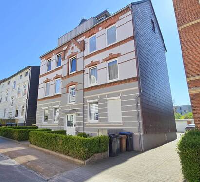Ansicht - Top-Mehrfamilienhaus mit 5 Wohnungen und Garagen in bevorzugter Lage