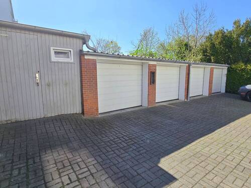 Garagen und Abstellraum - 1 Zimmer Mehrfamilienhaus, Wohnhaus in Kiel