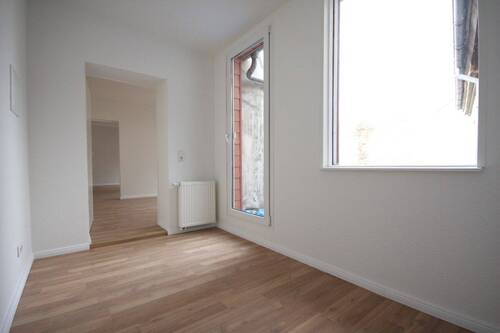 Flur - Etagenwohnung mit 100,00 m&sup2; in Nauen zur Miete