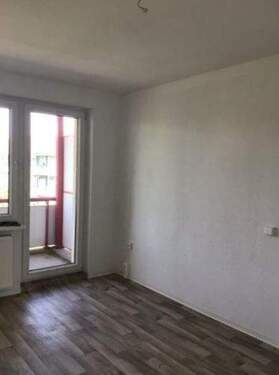 Wohnzimmer - 2 Zimmer Etagenwohnung zur Miete in Neubrandenburg