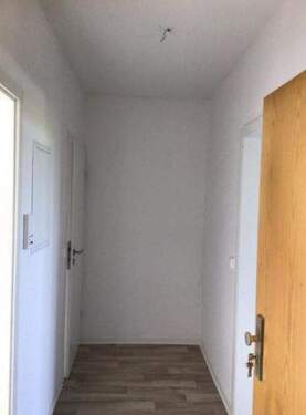 Flur - Etagenwohnung mit 48,40 m² in Neubrandenburg zur Miete