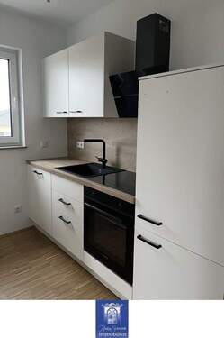 EBK - Willkommen im modernen Erstbezug! Perfekter Zuschnitt, EBK, schöner Balkon und Lift!