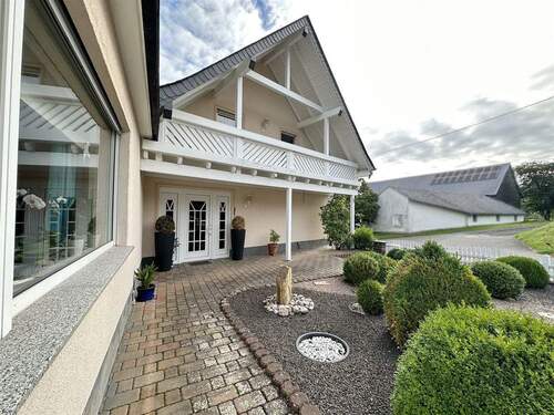 Außenansicht - 7 Zimmer Einfamilienhaus zum Kaufen in Utzenhain