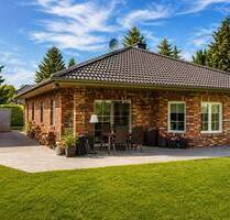 Top gepflegter Bungalow mit hochwertiger Ausstattung, Garage und sonnigem Traumgarten - Brieselang