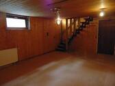 KG Hobbyraum Bild 2 mit Treppe.jpg - 
