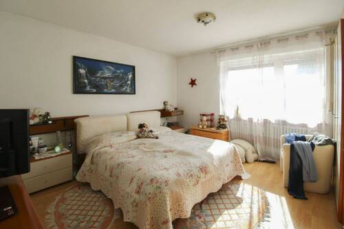 1 OG Schlafzimmer - 