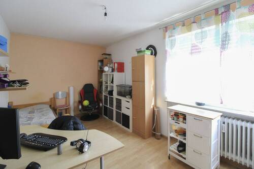 1 OG Schlafzimmer - 