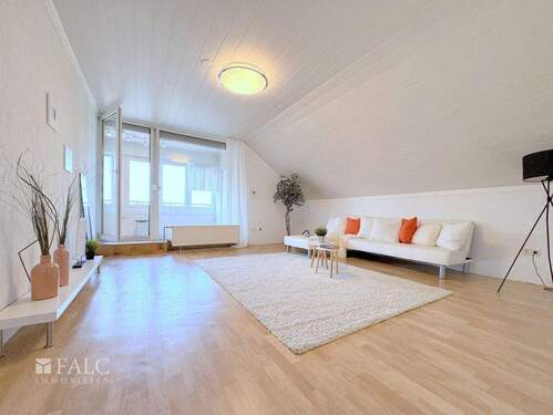 Wohnzimmer - 2 Zimmer Etagenwohnung zum Kaufen in Köln