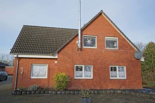 Vorderansicht des Zweifamilienhauses - 