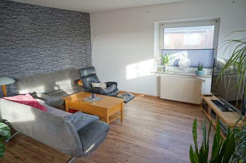 Wohn-/Esszimmer, Ansicht Wohnzimmerbereich - 7 Zimmer Mehrfamilienhaus, Wohnhaus in Lunestedt