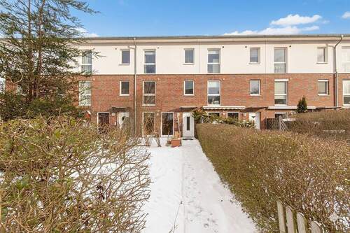 Privater Gartenbereich mit direktem Hauszugang - Familienfreundliches Wohnen in Meiendorf - Schönes Reihenhaus mit Garten und Tiefgaragenstellplatz