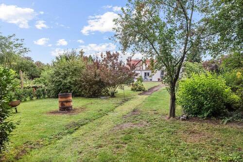 Garten mit Blickrichtung Haus - 