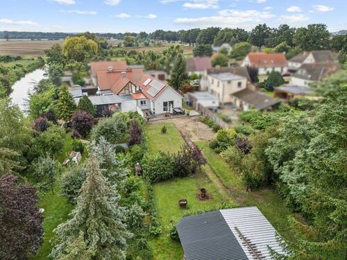 Blick über das ganze Grundstück - 