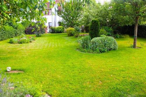 Viel Gartenfläche! - 6 Zimmer Reihenendhaus in Spraitbach