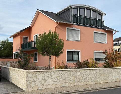 Straßenansicht - Mediterranes Wohnhaus in Kruft - flexibel nutzbar, modernisiert und mit großem Potenzial