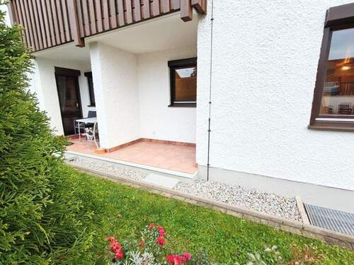 eine Westterrasse lädt zum Verweilen ein - 