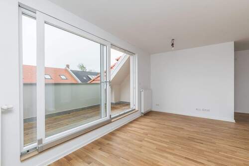 Wohnbereich mit Terrasse - 2 Zimmer Etagenwohnung zum Kaufen in Leipzig